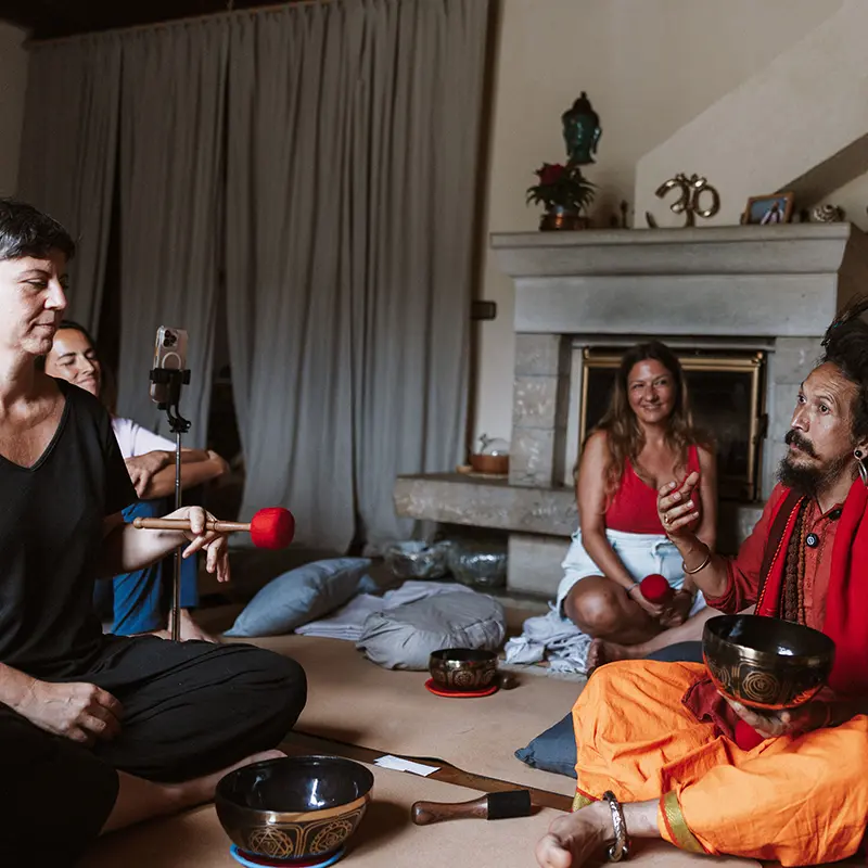Retiro de sonido con maestro cuencos tibetanos